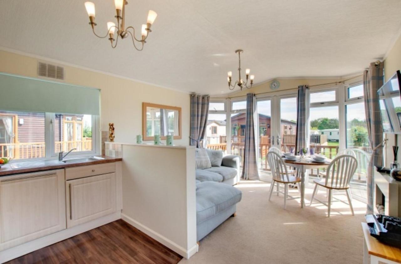 Stunning 3-Bed Hot Tub Lodge Northumberland Felton  Dış mekan fotoğraf